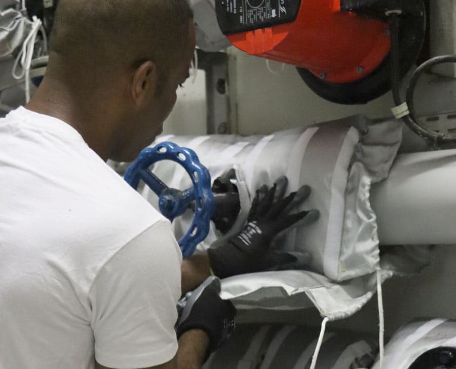 première étape de la pose d'un matelas isolant